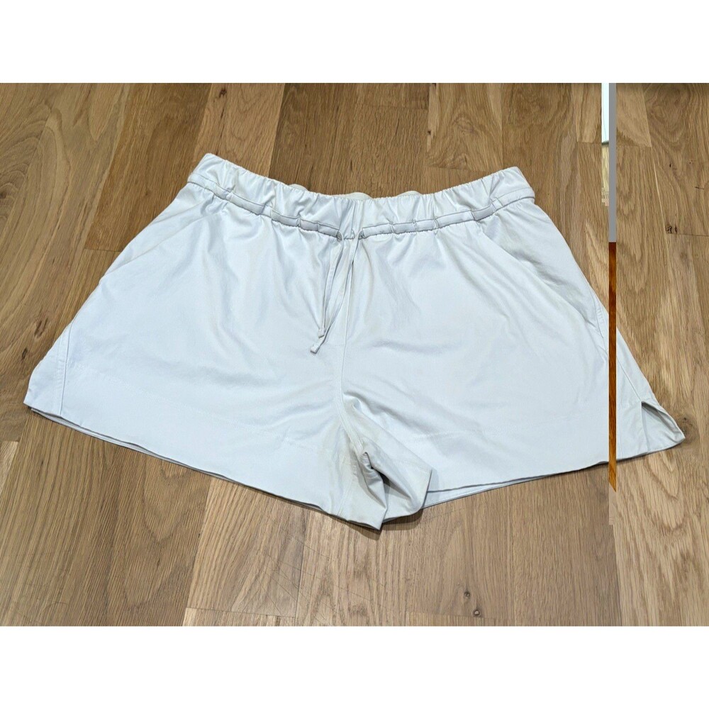 Lululemon Women’s Solid White Pull-On Athletic Shorts Lined XL Gym Training